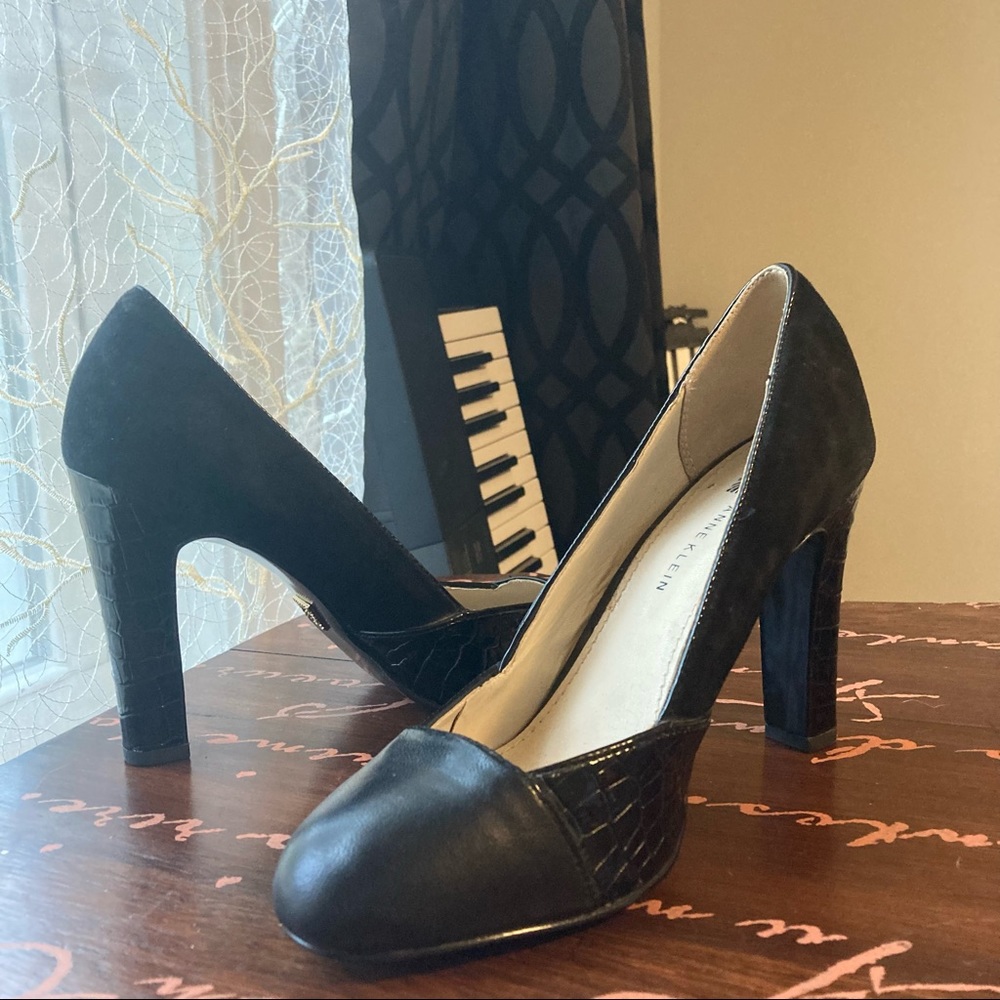 90s 7.5 Vintage Anne Klein High Heel Platforms with Snakeskin Detail